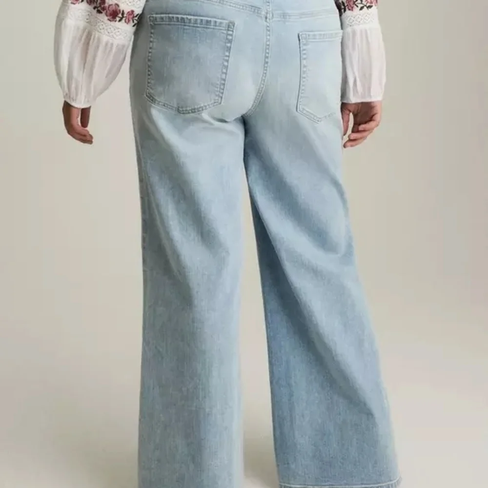 Torrid Festi Light Blue Wide-Leg Women Jeans - Picture 4 of 6